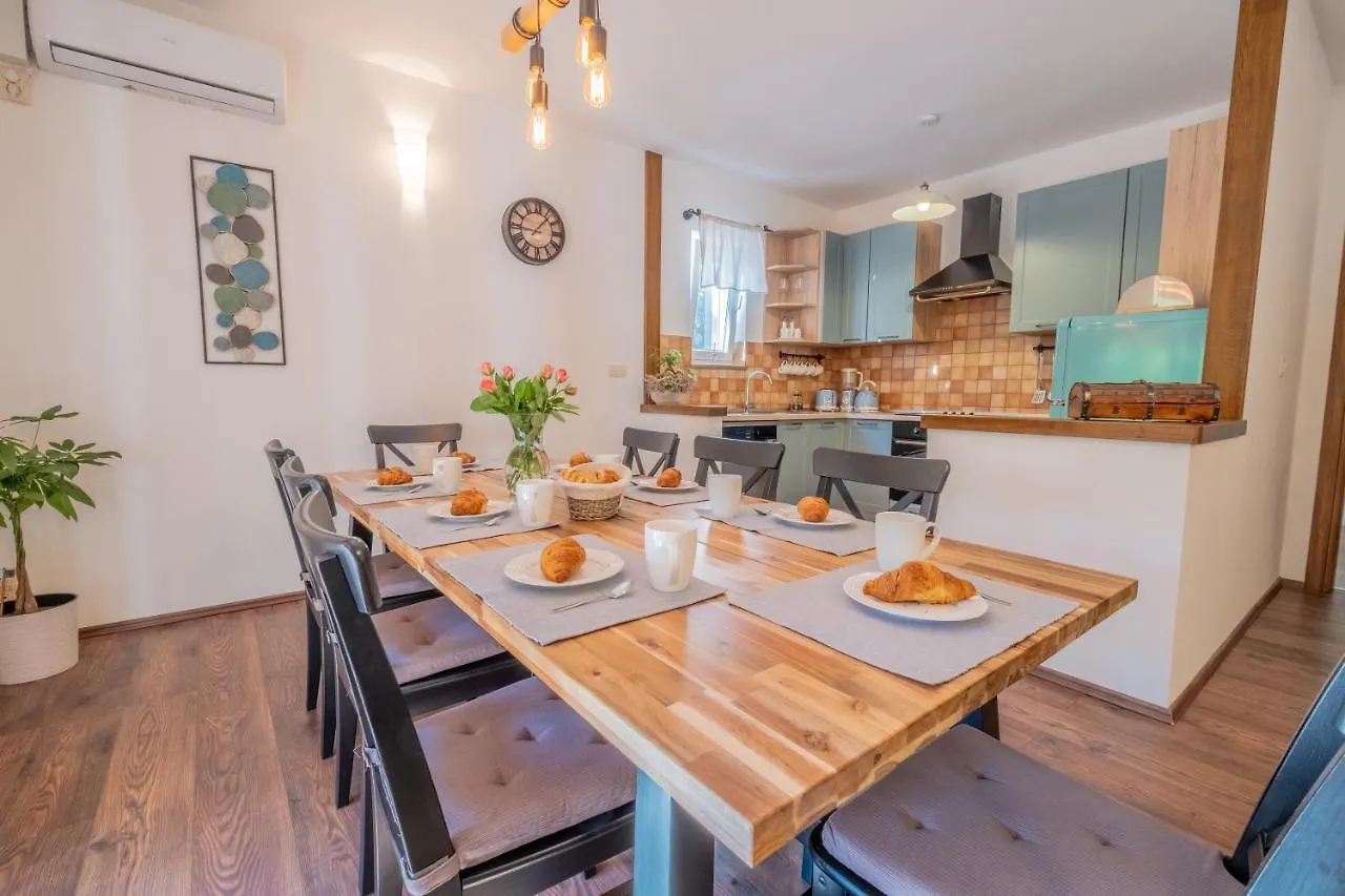 Amazing 4 Bedroom Villa With Swimming Pool And Wifi, Family Frendly Tribalj  0*, Tribalj (Primorsko-Goranska) Hırvatistan