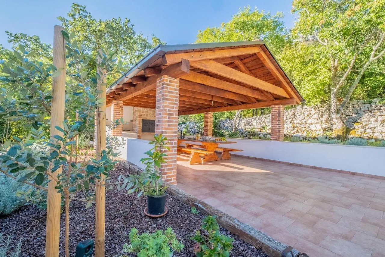 Amazing 4 Bedroom Villa With Swimming Pool And Wifi, Family Frendly Tribalj  0*, Tribalj (Primorsko-Goranska)