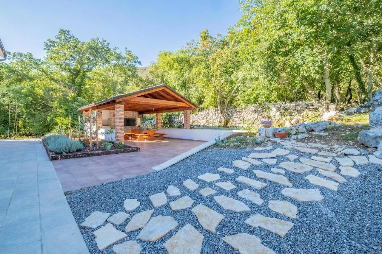Amazing 4 Bedroom Villa With Swimming Pool And Wifi, Family Frendly Tribalj