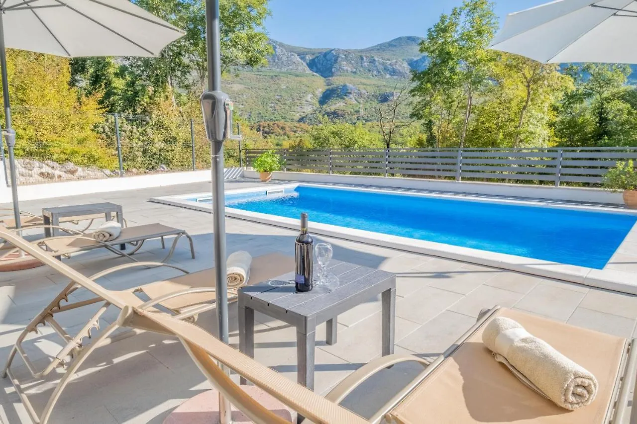 Amazing 4 Bedroom Villa With Swimming Pool And Wifi, Family Frendly Tribalj  0*, Tribalj (Primorsko-Goranska)