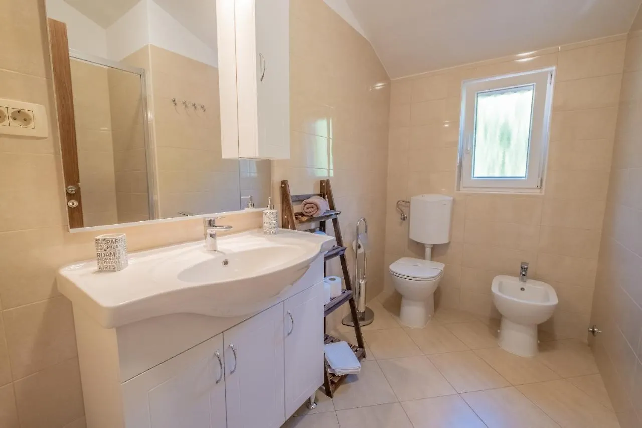 Amazing 4 Bedroom Villa With Swimming Pool And Wifi, Family Frendly Tribalj  Hırvatistan