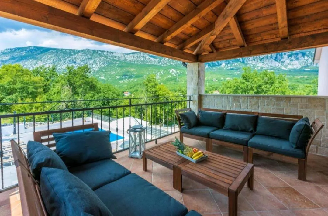 Amazing 4 Bedroom Villa With Swimming Pool And Wifi, Family Frendly Tribalj