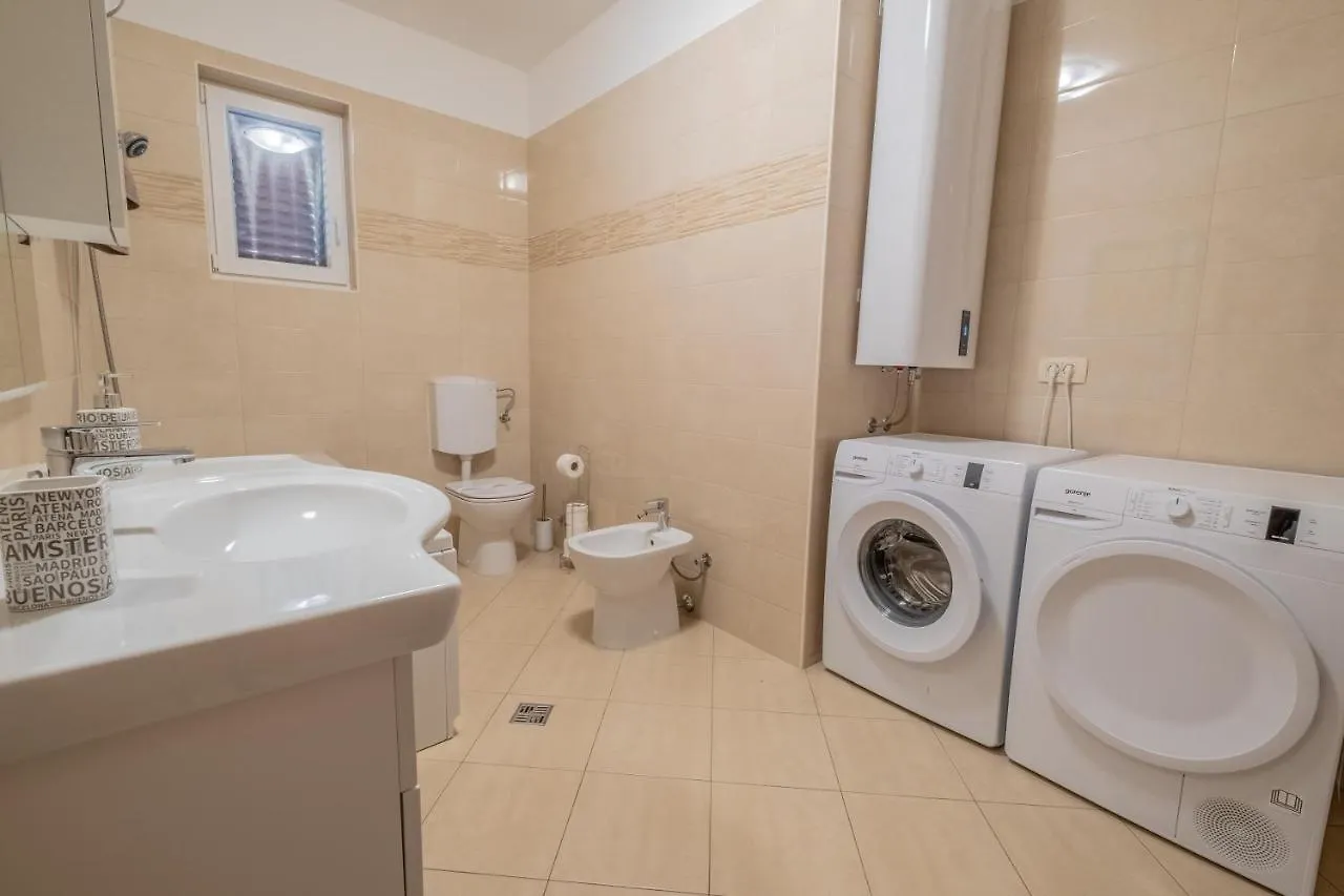 Amazing 4 Bedroom Villa With Swimming Pool And Wifi, Family Frendly Tribalj