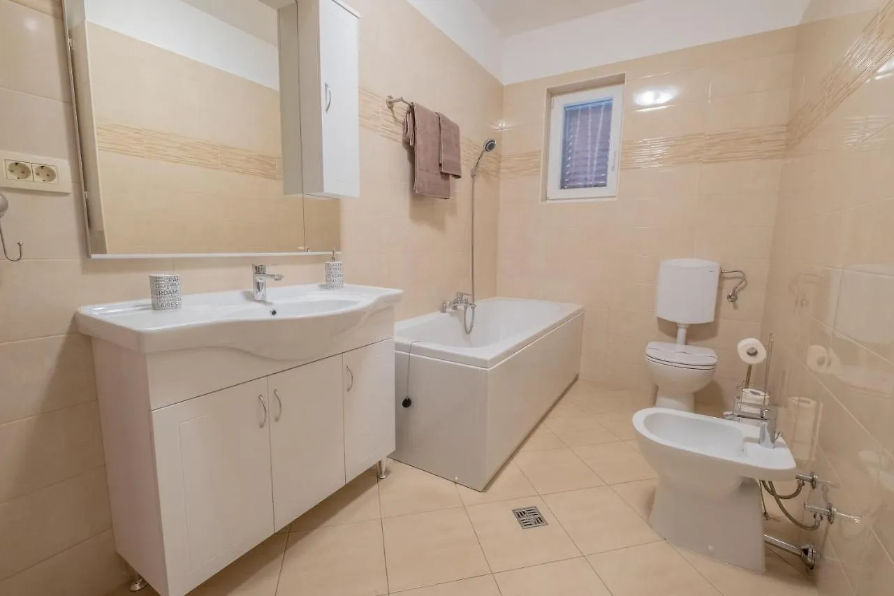 Amazing 4 Bedroom Villa With Swimming Pool And Wifi, Family Frendly Tribalj   Tribalj (Primorsko-Goranska)