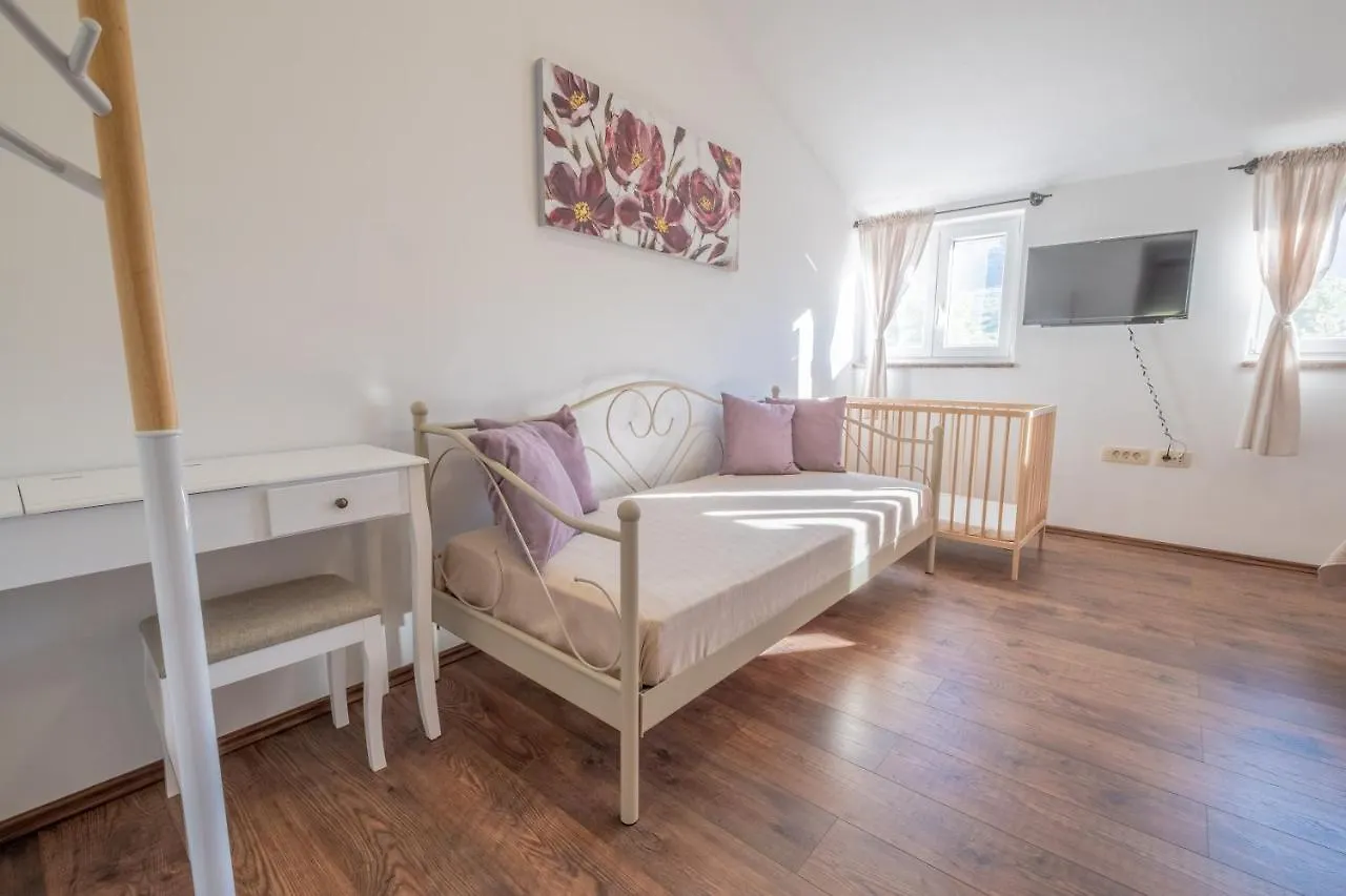 Amazing 4 Bedroom Villa With Swimming Pool And Wifi, Family Frendly Tribalj  0*, Tribalj (Primorsko-Goranska) كرواتيا