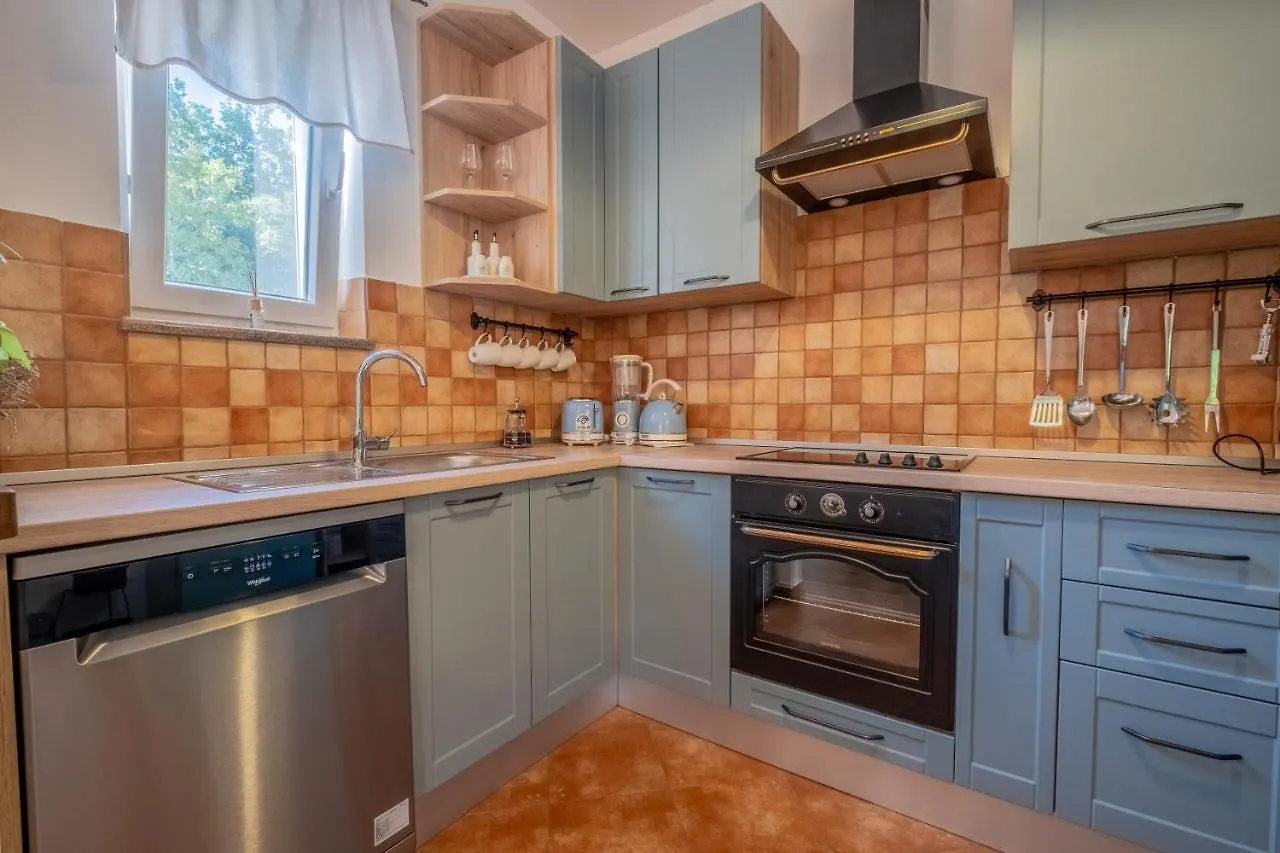Amazing 4 Bedroom Villa With Swimming Pool And Wifi, Family Frendly Tribalj  0*, Tribalj (Primorsko-Goranska)