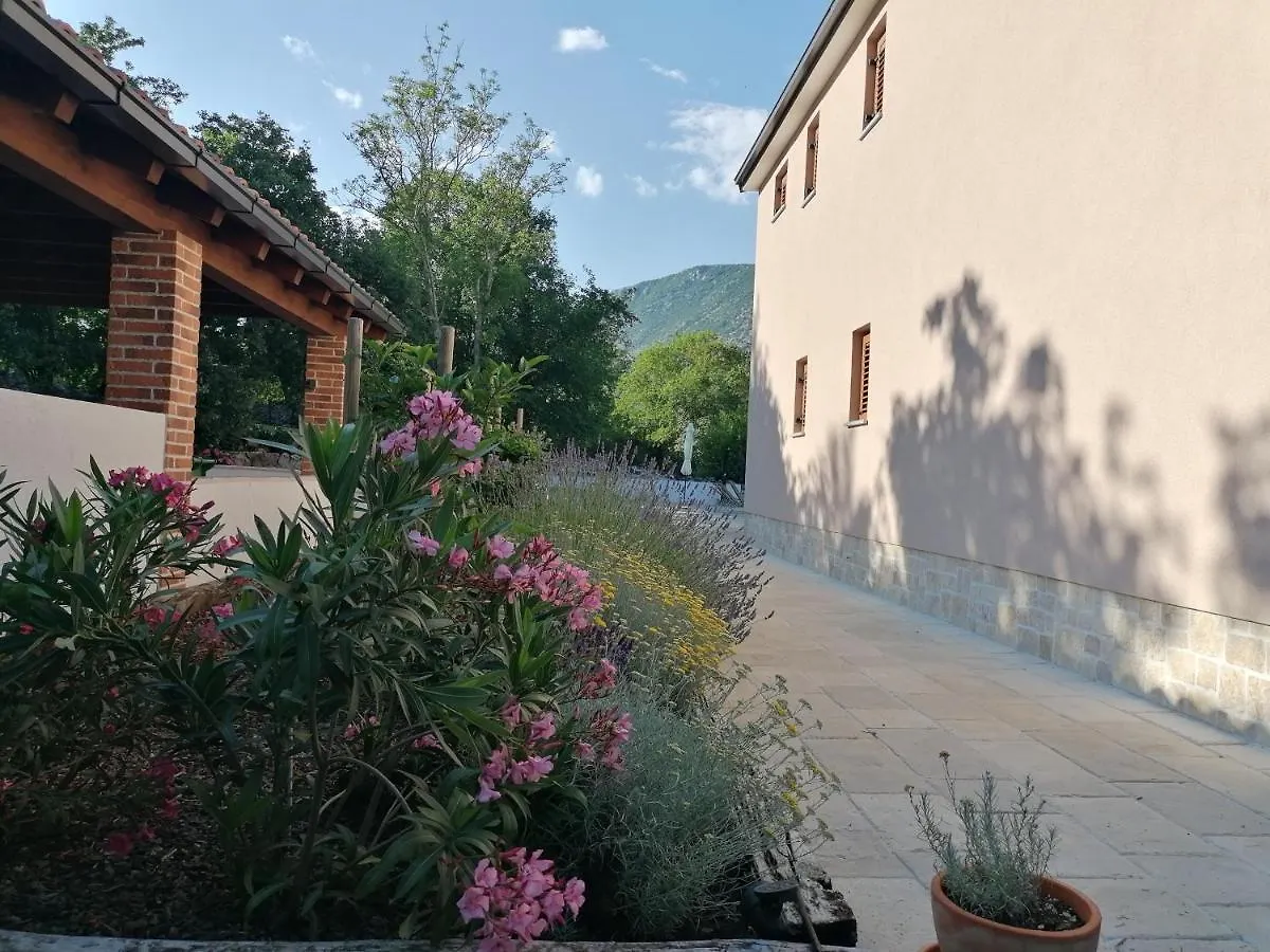 Amazing 4 Bedroom Villa With Swimming Pool And Wifi, Family Frendly Tribalj
